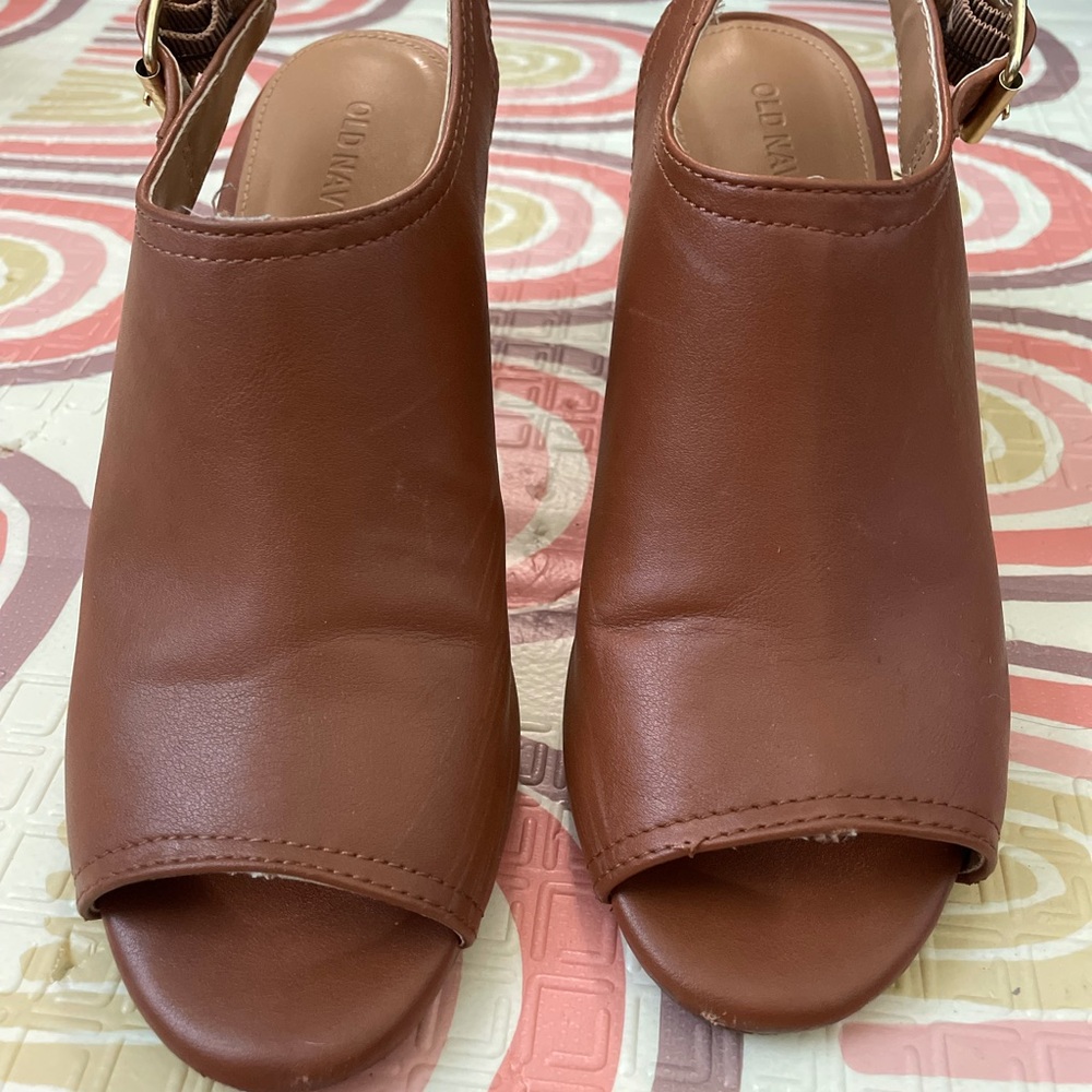 Brown Wedge